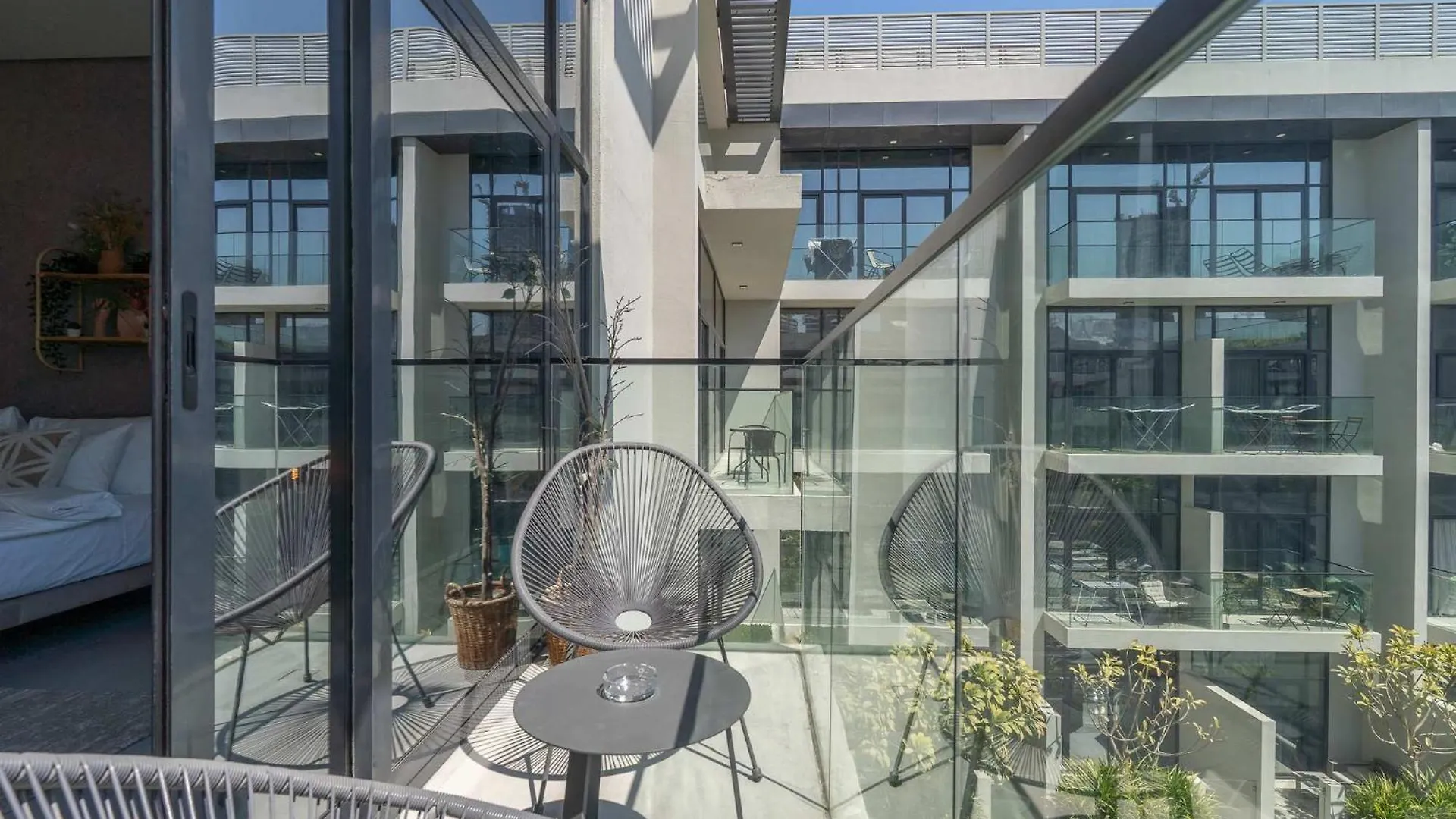 Apartment Modern Bali Vibes Studio With Pool And Palm Tree Views Jvc Dubai