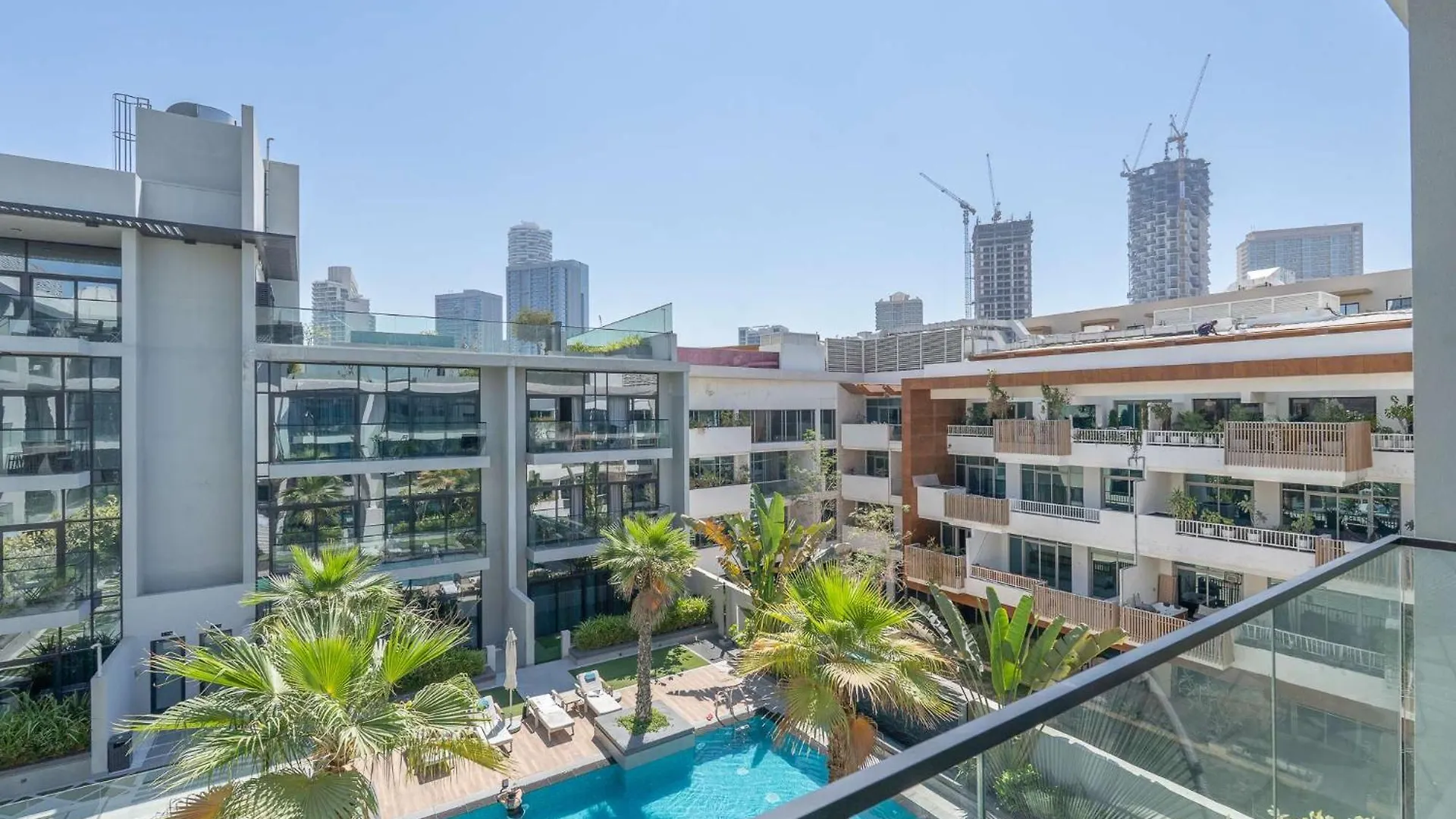 Lägenhet Modern Bali Vibes Studio With Pool And Palm Tree Views Jvc Dubai Förenade Arabemiraten