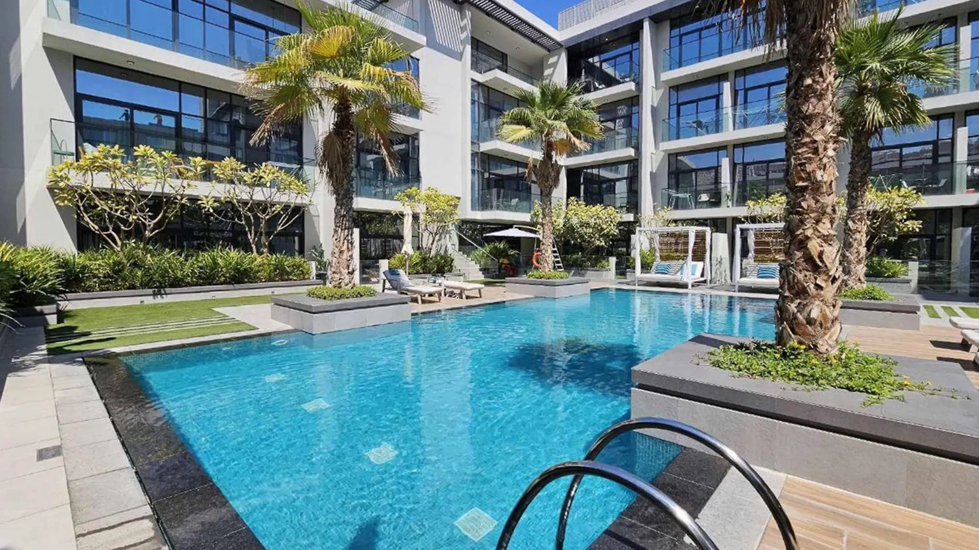 Lägenhet Modern Bali Vibes Studio With Pool And Palm Tree Views Jvc Dubai Förenade Arabemiraten